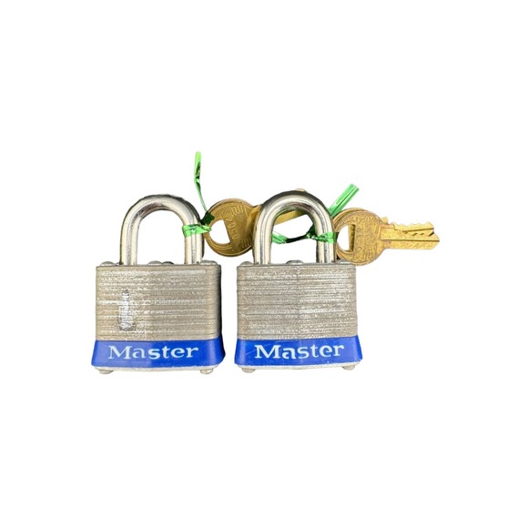 Set of 2 #3 Master Lock Keyed Pad Locks - Preowned - Picture 1 of 3